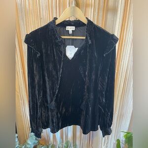 NWT Wonderly Black Velvet long sleeved Blouse Size M v-neck ruffle sleeves